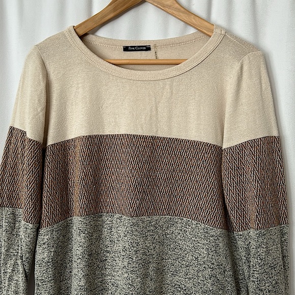 Pink Clover Grey Color Block 3/4 Sleeve Sweater Shirt Top **Size M** 🌸🌸 - Picture 3 of 4